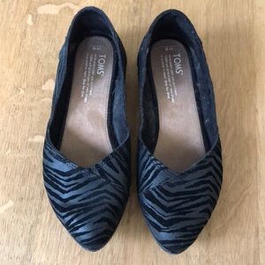 Tom’s suede black zebra flats